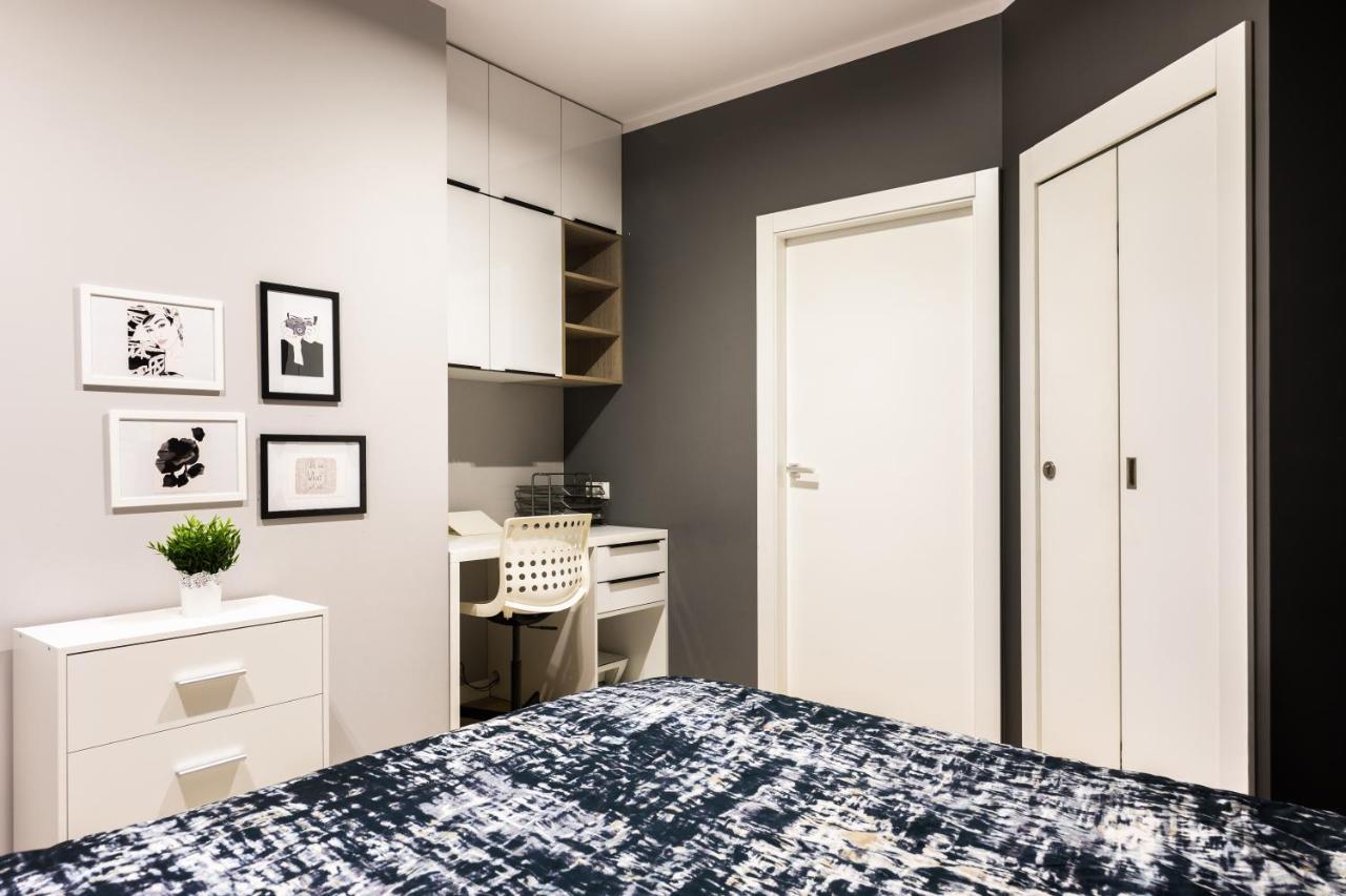 Elegant Business Accommodation With Parking - By Upstairs Cracovia Exterior foto